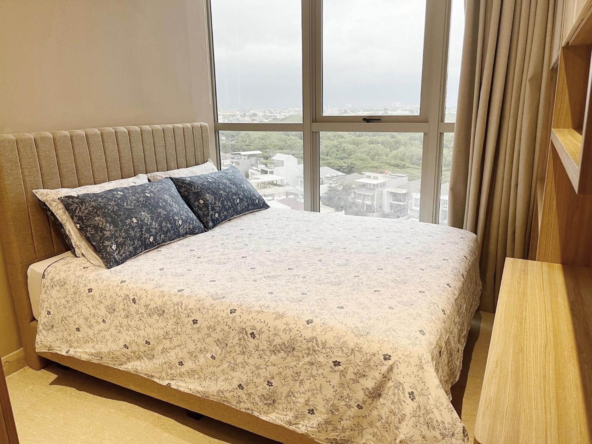Gold Coast Pik Sea View Apartments By Longesuites Jakarta Room photo
