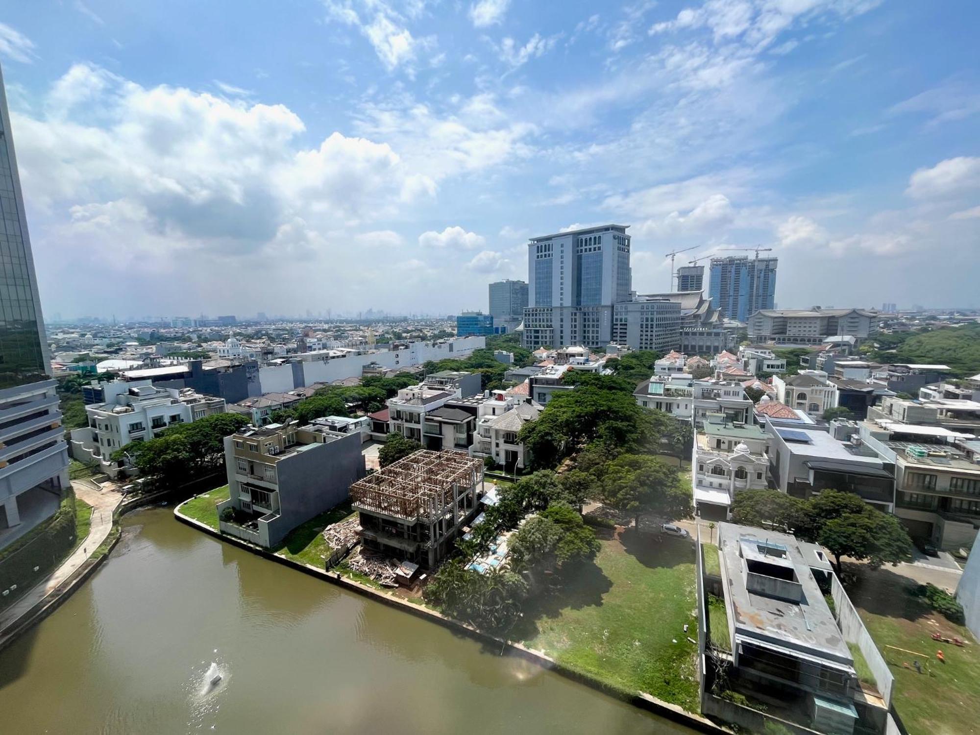 Gold Coast Pik Sea View Apartments By Longesuites Jakarta Room photo